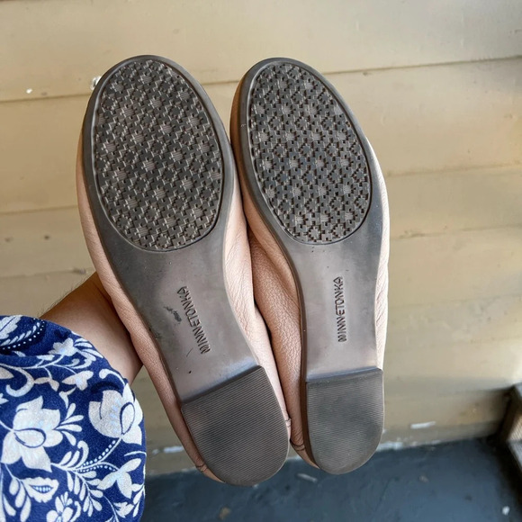 Minnetonka Beige Neutral Leather Ballet Flats - Size 9.5 - Picture 9 of 9